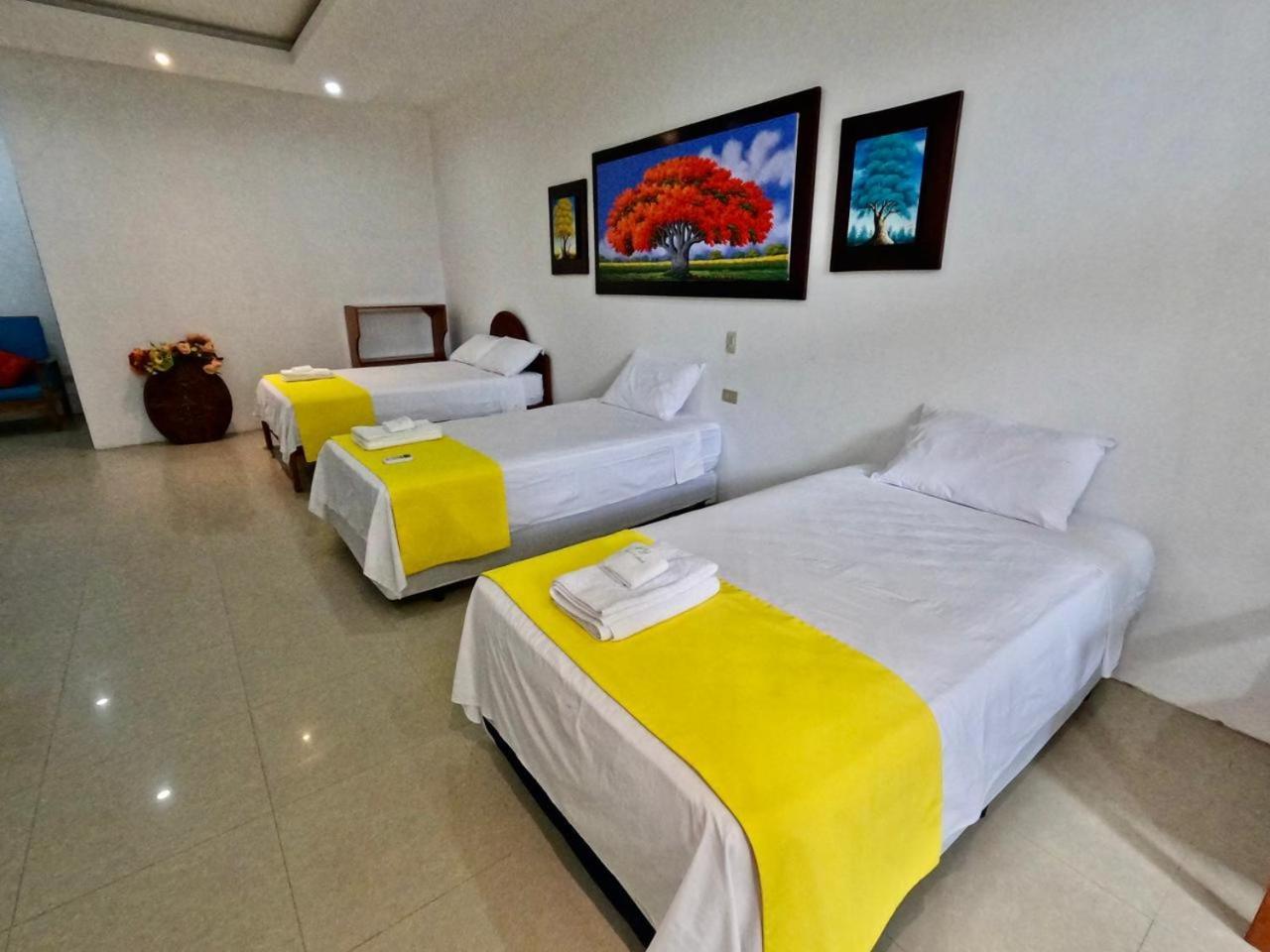 Galapagos Isabela Hotel Loja بْوُرتو فيلاميل المظهر الخارجي الصورة