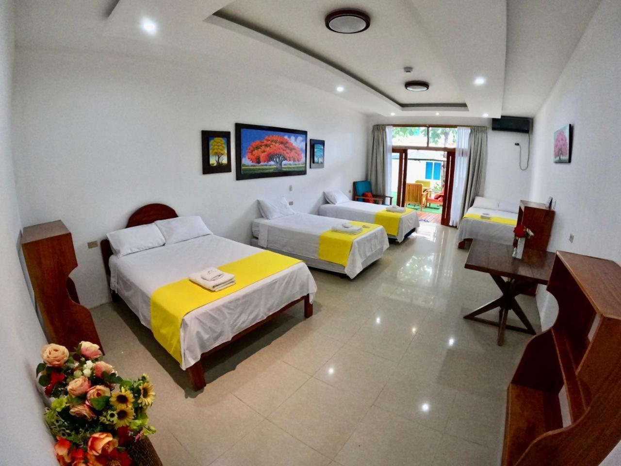 Galapagos Isabela Hotel Loja بْوُرتو فيلاميل المظهر الخارجي الصورة