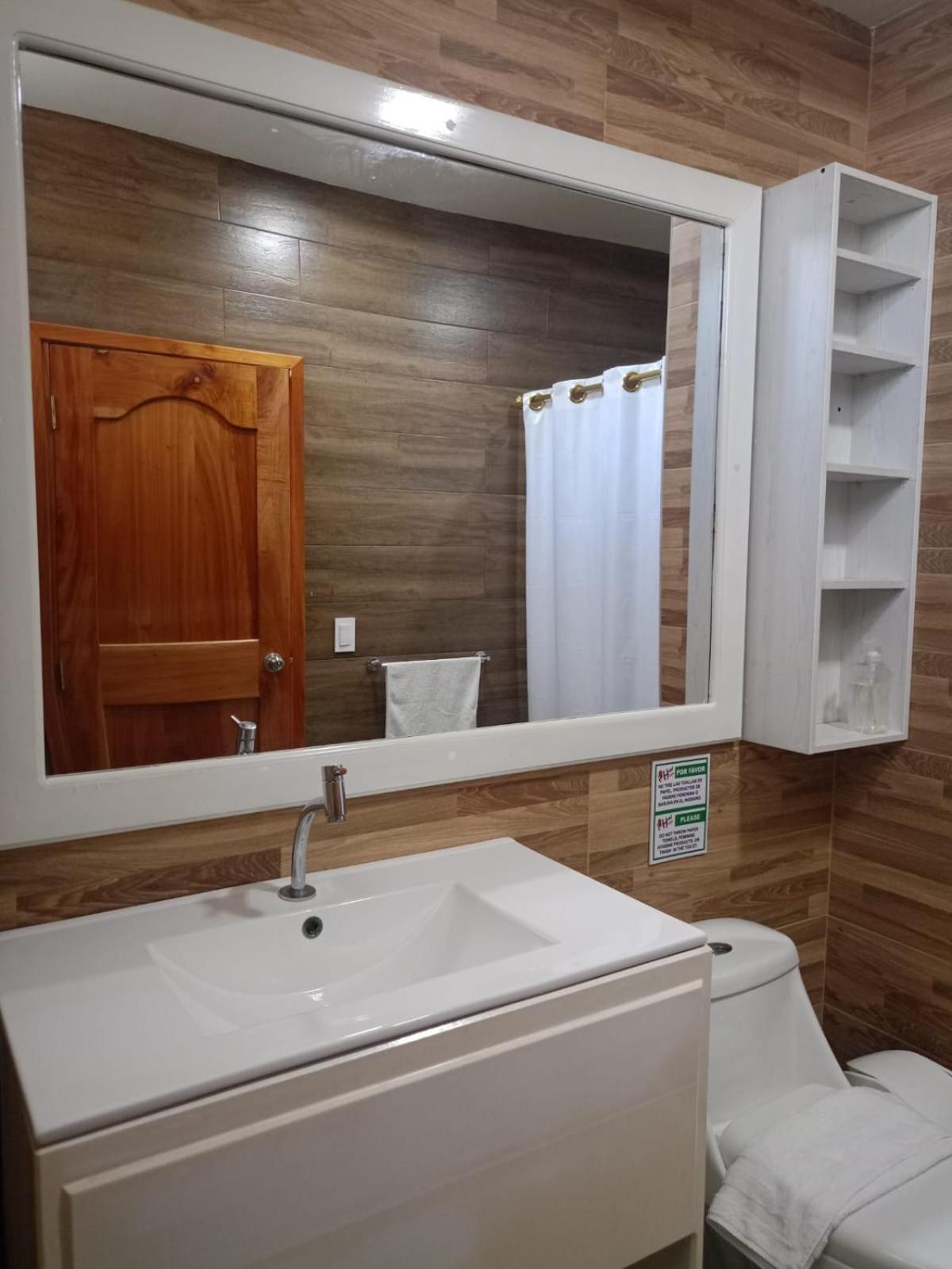 Galapagos Isabela Hotel Loja بْوُرتو فيلاميل المظهر الخارجي الصورة