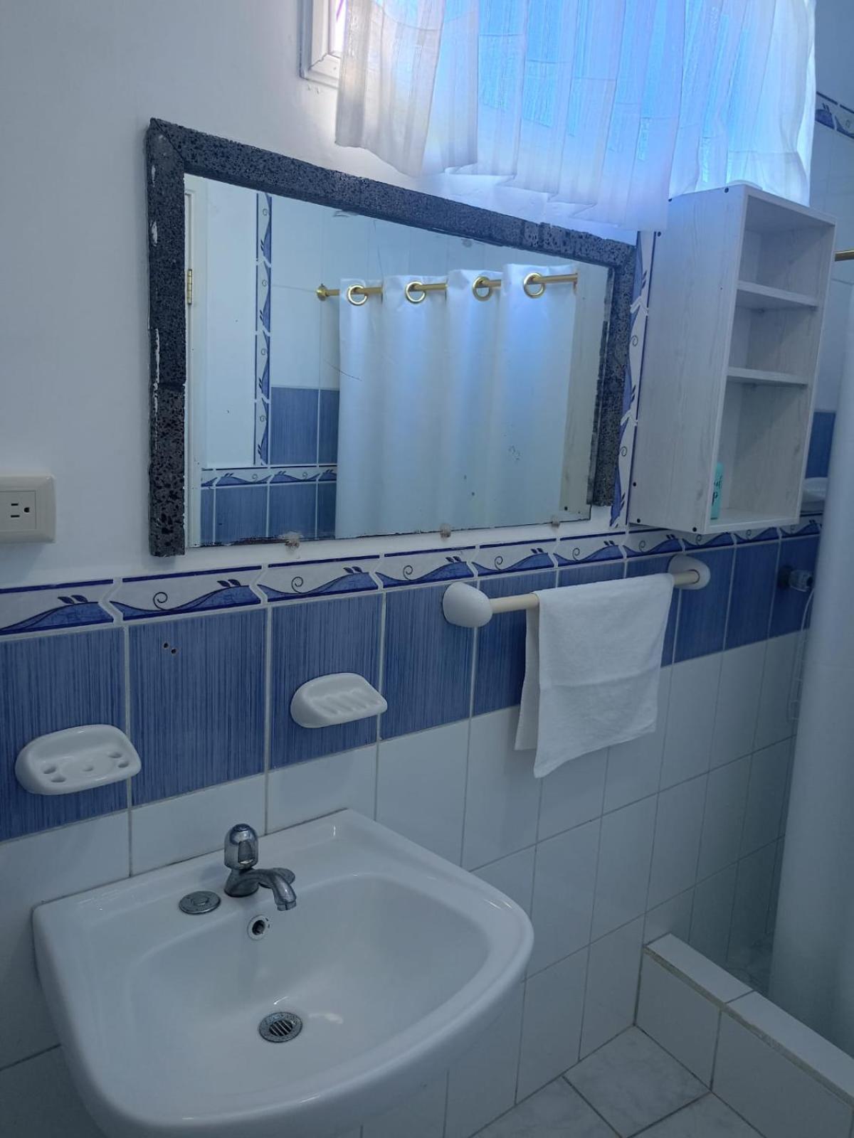 Galapagos Isabela Hotel Loja بْوُرتو فيلاميل المظهر الخارجي الصورة