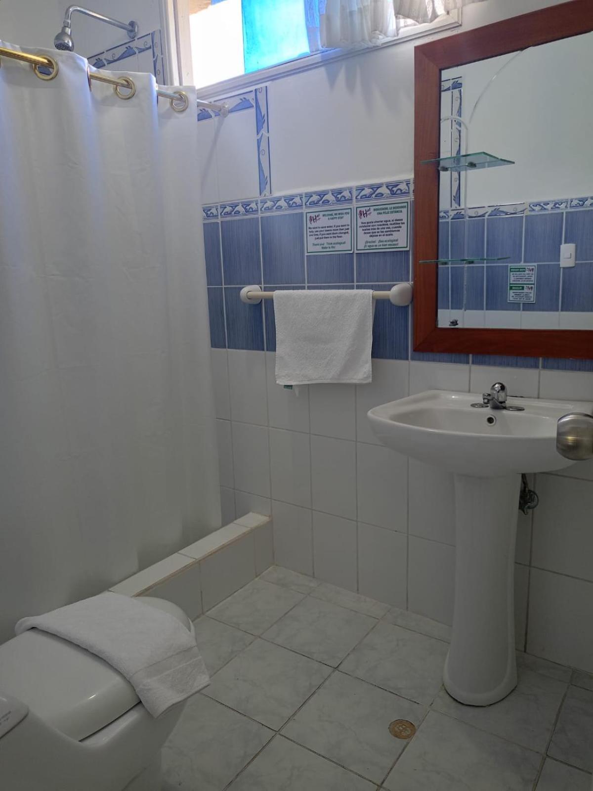 Galapagos Isabela Hotel Loja بْوُرتو فيلاميل المظهر الخارجي الصورة