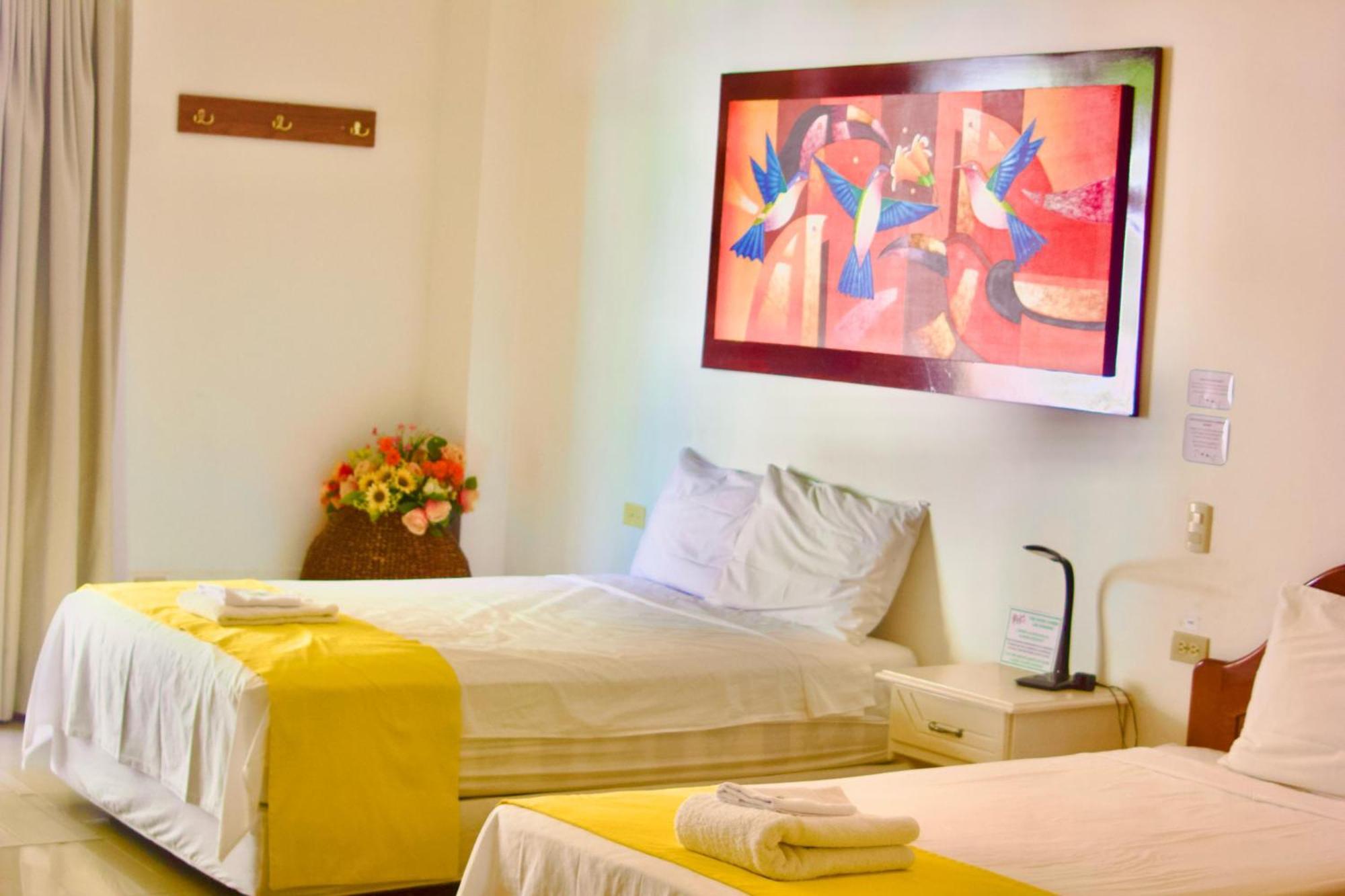 Galapagos Isabela Hotel Loja بْوُرتو فيلاميل المظهر الخارجي الصورة