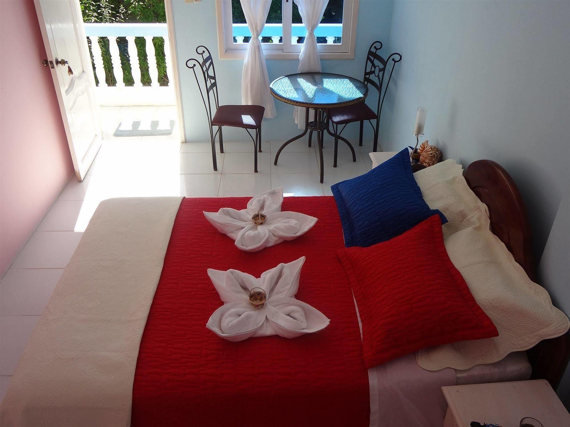 Galapagos Isabela Hotel Loja بْوُرتو فيلاميل المظهر الخارجي الصورة